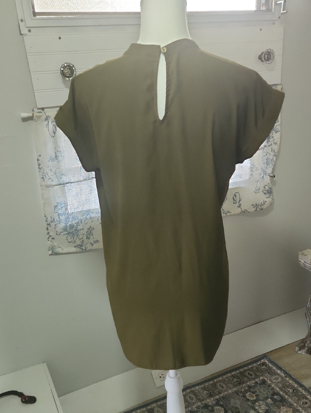 Express Olive Green Top with Keyhole Detail - Picture 2 of 6
